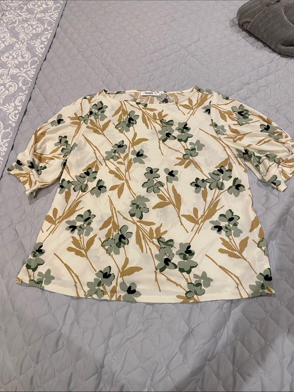 Rachel Cream Floral Puff Sleeve Tunic with Sage & Tan Print. Size Lg